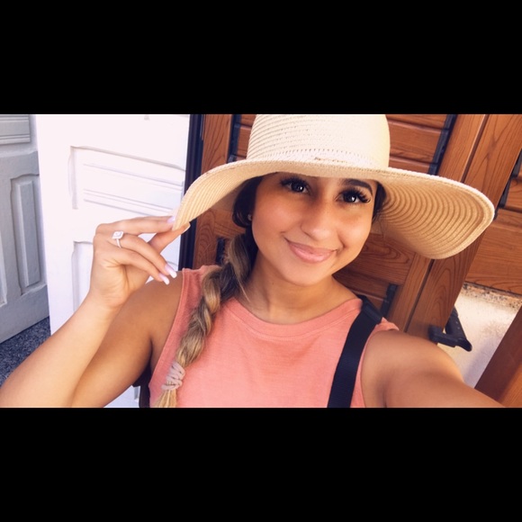 Meet your Posher, Samantha - Picture 2 of 3